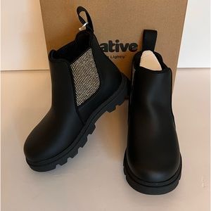 New In Box Native Kensington boot